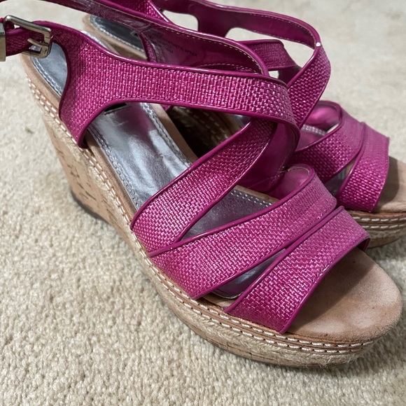 Worn once! White House Black Market pink  wedge sandals…Comfy! - Picture 2 of 9